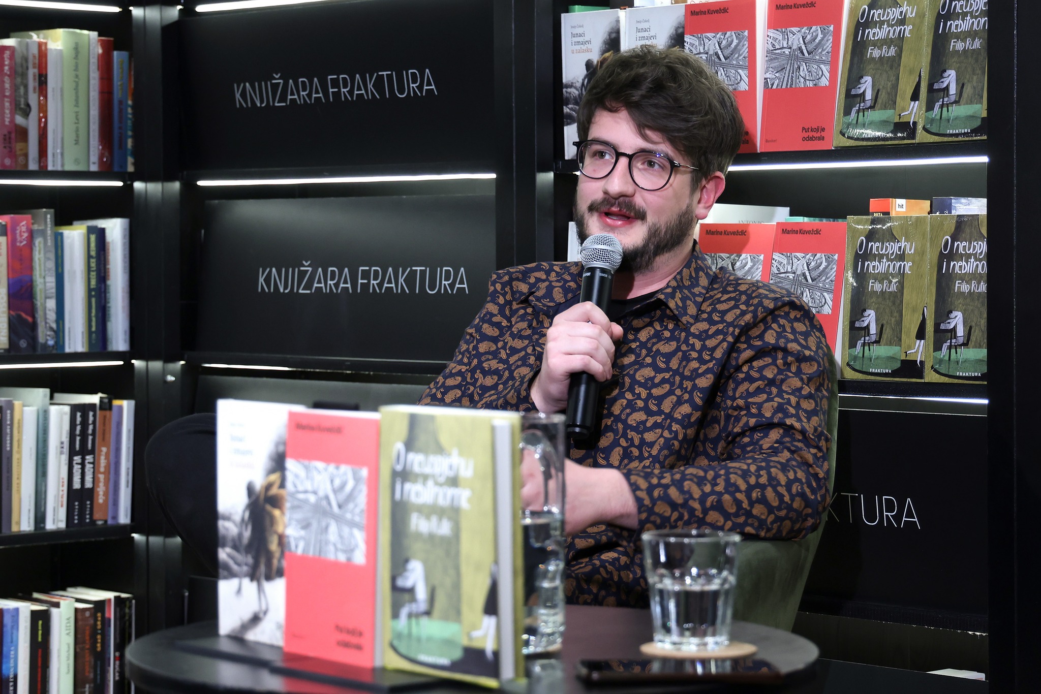 Promocija prvog romana Filipa Rutića “O neuspjehu i nebitnome”