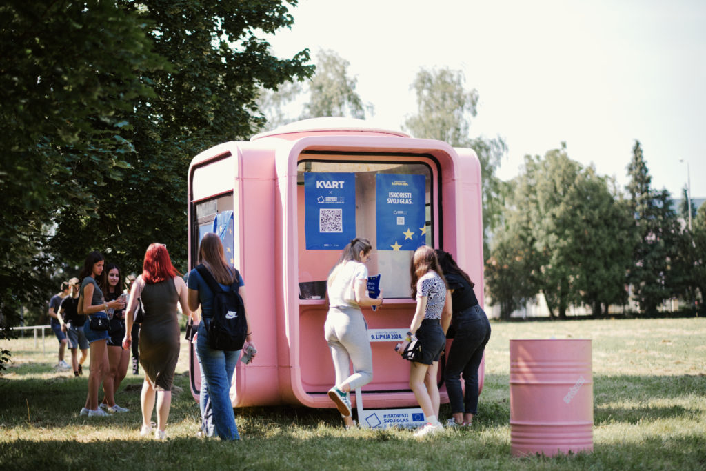 Udruga mladih V.U.K. u sklopu Erasmus+ projekta educirala više stotina mladih o demokraciji i biračkom pravu, a preporuke predstavila hrvatskim europarlamentarcima u Bruxellesu